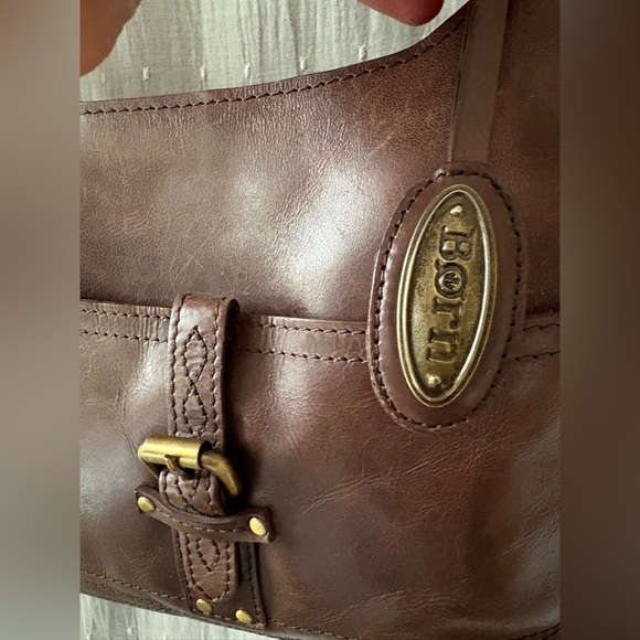BORN SADDLE BROWN LEATHER,GOLD TONE HARDWARE MESSENGER,CROSSBODY BAG - Picture 4 of 8